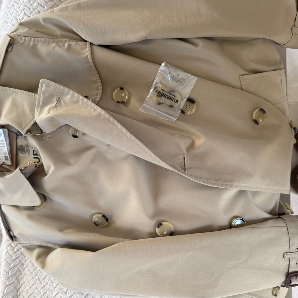 Burberry Long Kensington Heritage Trench Coat - Picture 16 of 16